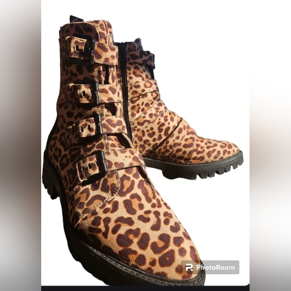 Exotic Leopard Print 🐆 Buckled, Zippered Combat Boots - Picture 3 of 10